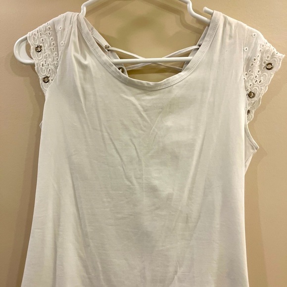 Crisp white T with laces in the back - Picture 1 of 7